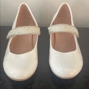 Elegant White Kids Shoes with Pearl Strap